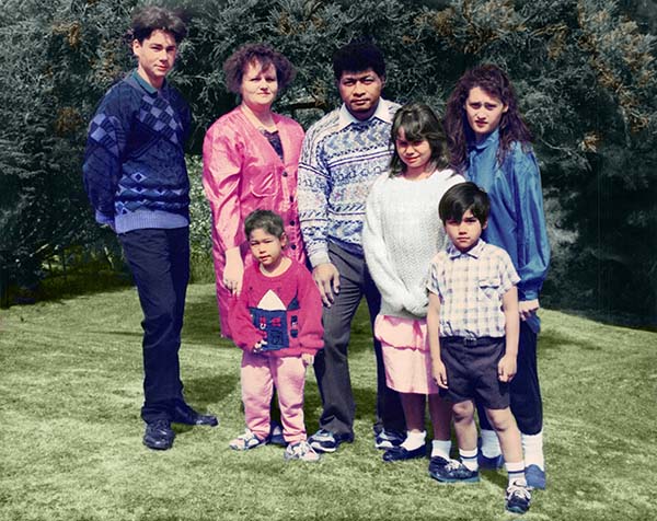 removal of colour cast from faded family photo